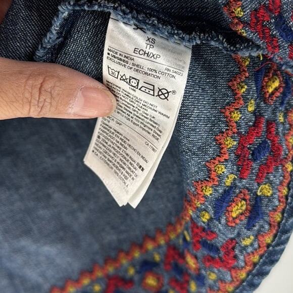 Gap Sleeveless Embroidered Ruffle Top in Denim bohemian summer vacation size XS - Picture 7 of 8